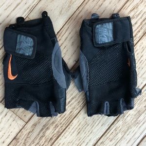 NIKE TRAINING GLOVES